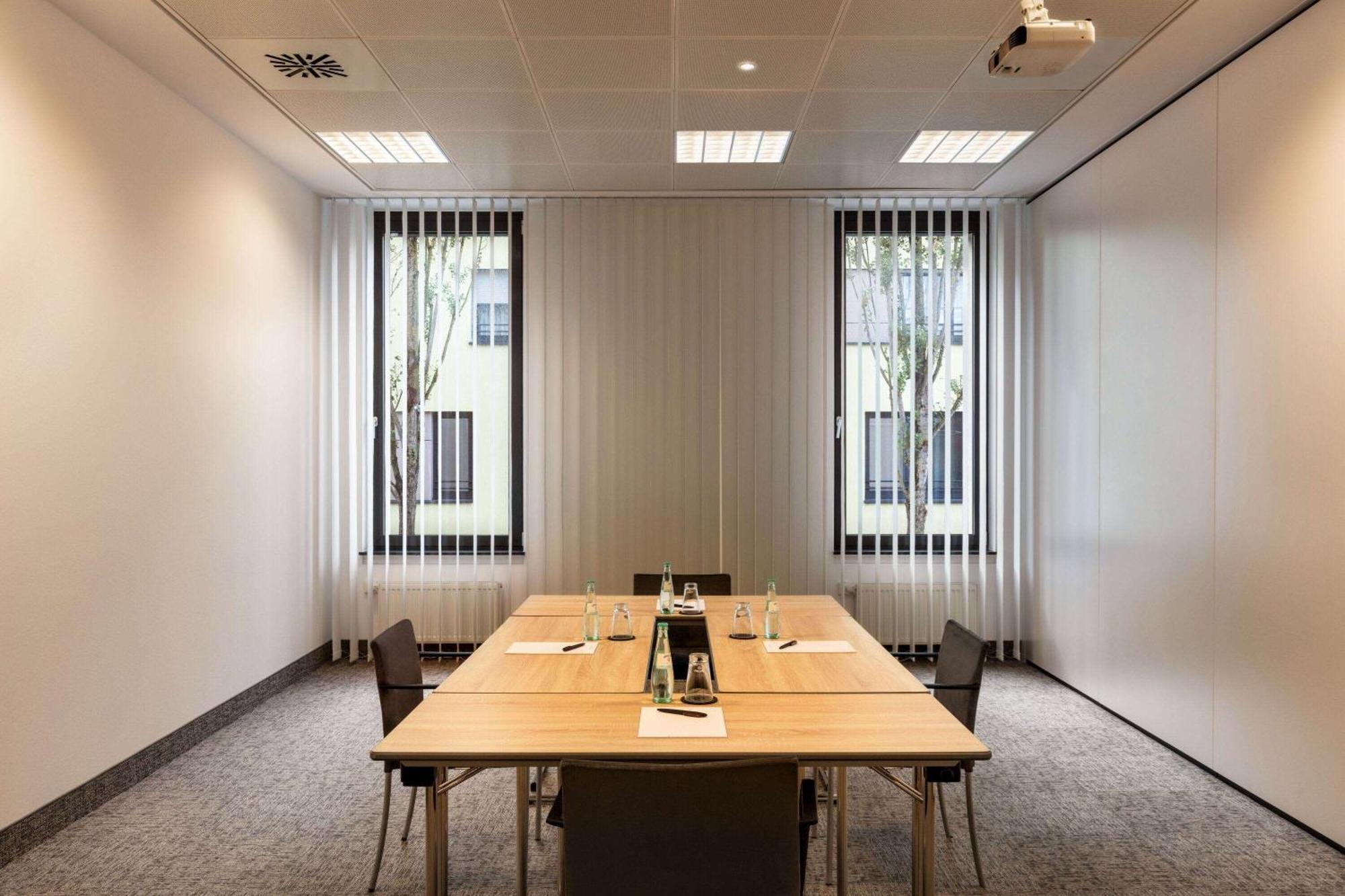 Vienna House Easy By Wyndham Stuttgart Hotel Exterior foto