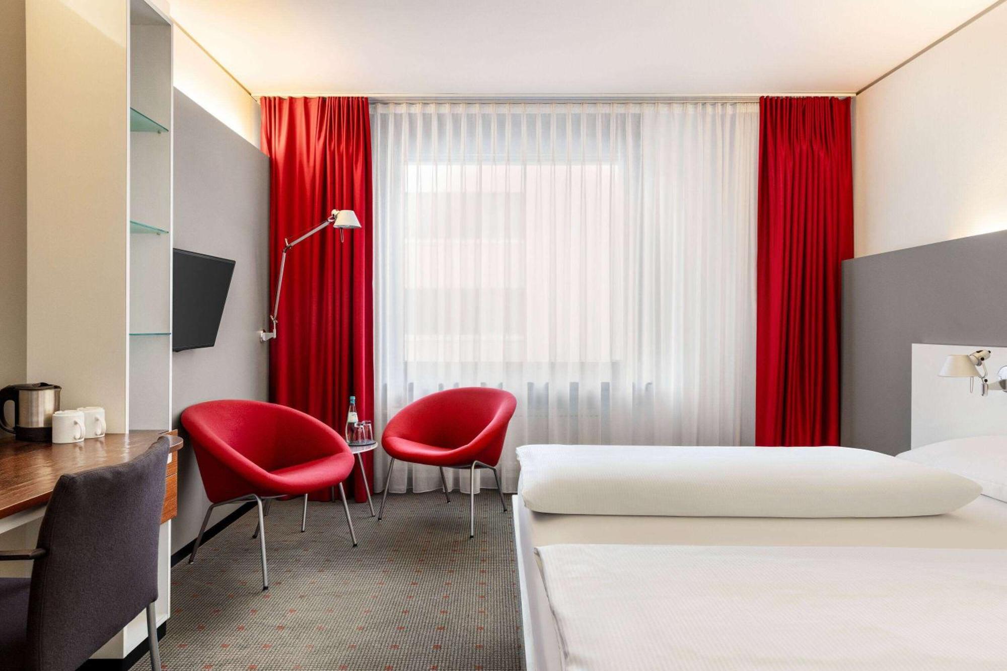 Vienna House Easy By Wyndham Stuttgart Hotel Exterior foto